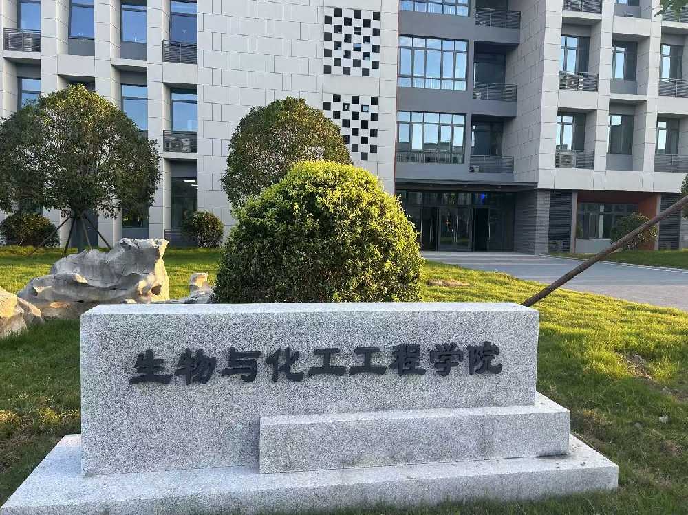 甘德县扬州职业大学体育场高杆灯项目
